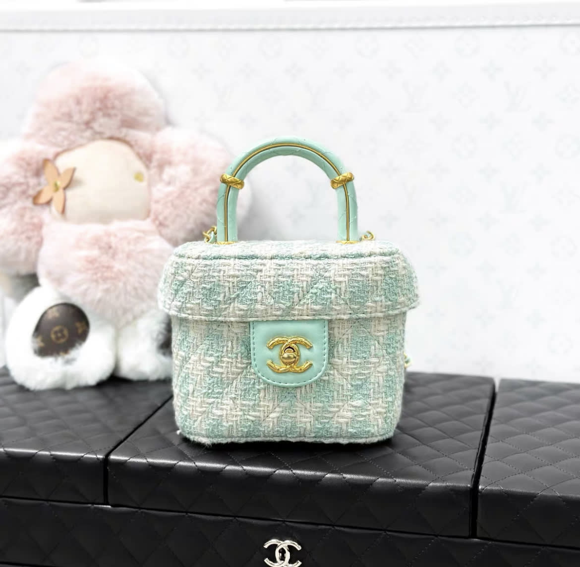 Chanel 23S Mint Green Houndstooth Tweed Handle Chain Bag
