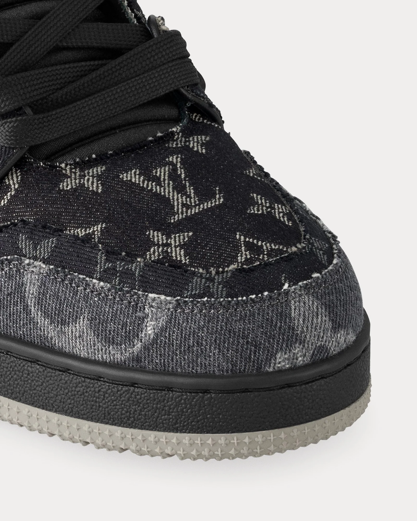 LV Trainer Black
