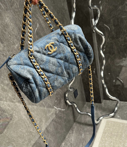 Chanel Luxury Leather Handbag Style 11