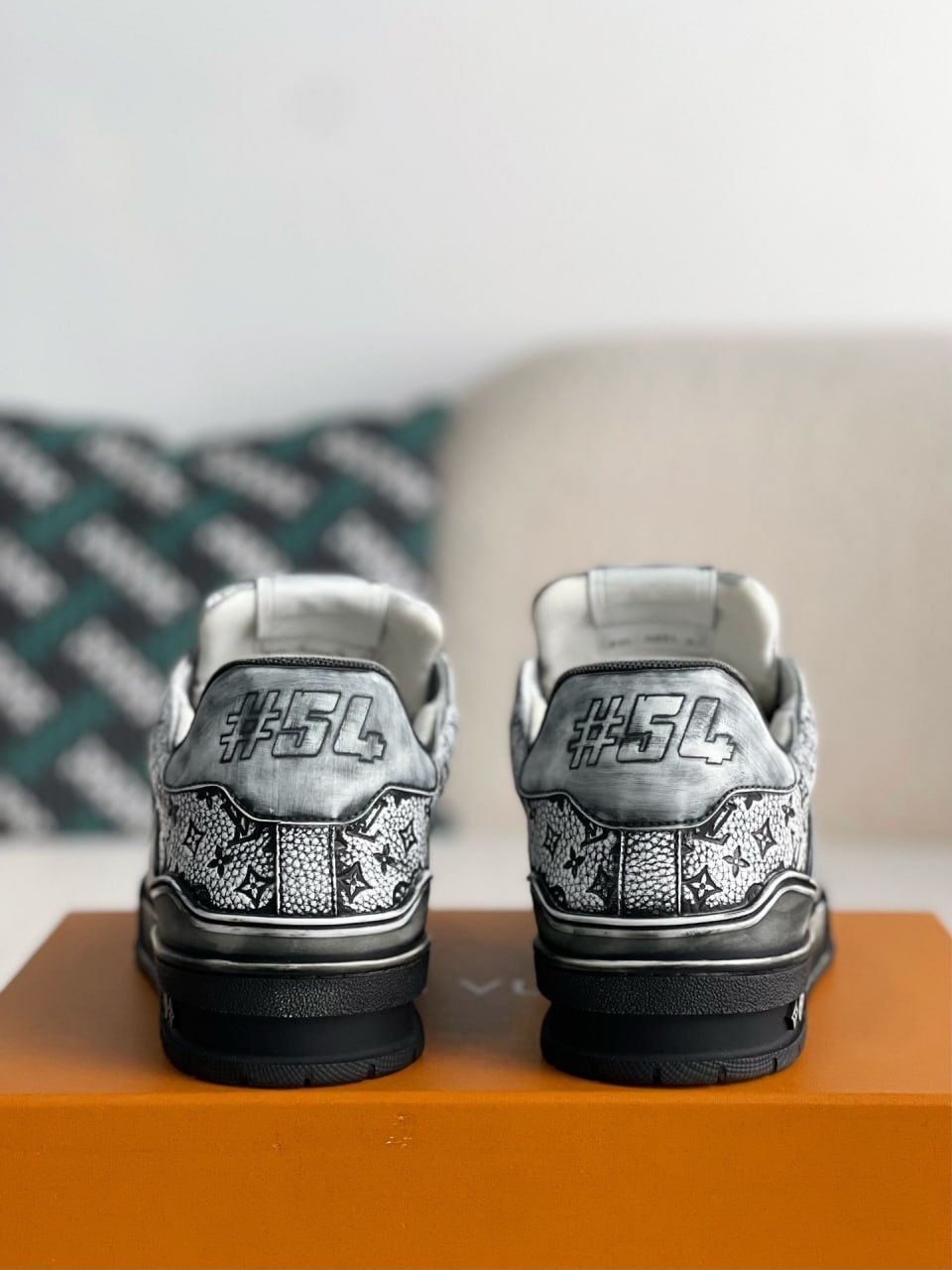LV Trainer Gray