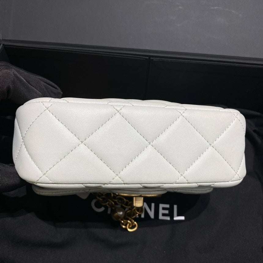 Chanel Chain Luxury Handbag