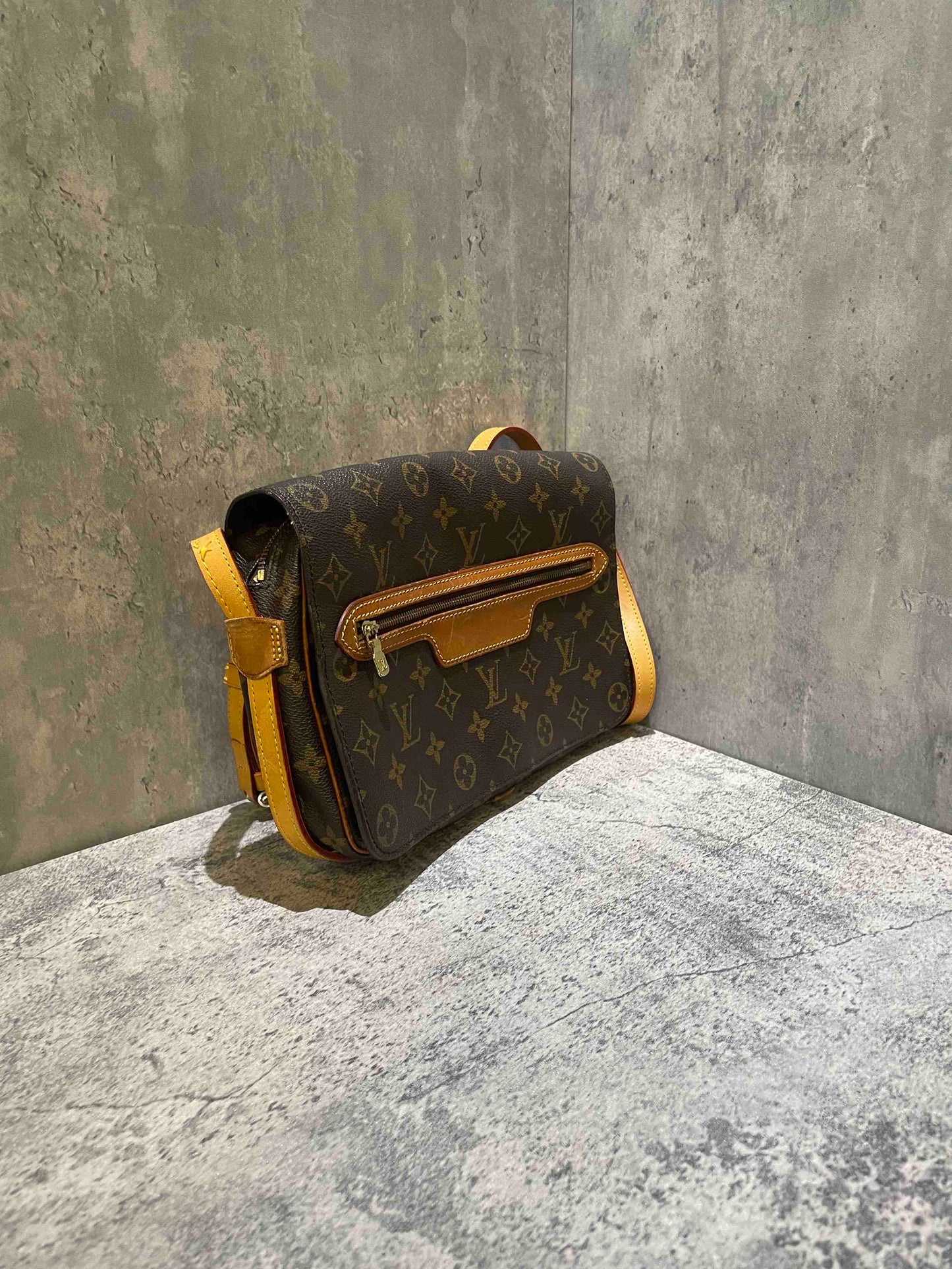 Louis Vuitton Monogram Canvas Crossbody Vintage Brown Medium