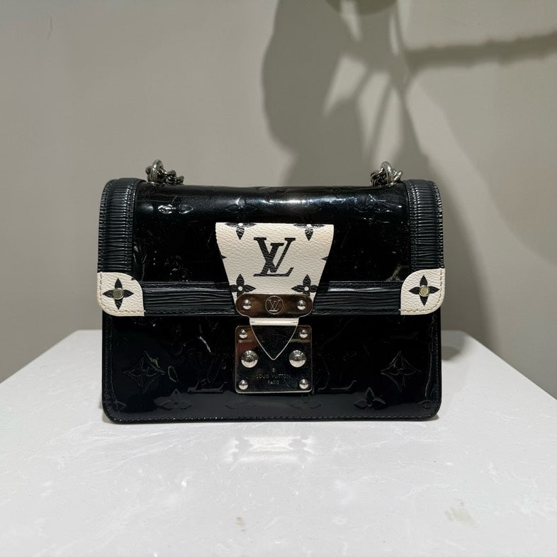 Louis Vuitton Black Patent Epi Leather Crossbody Bag Medium