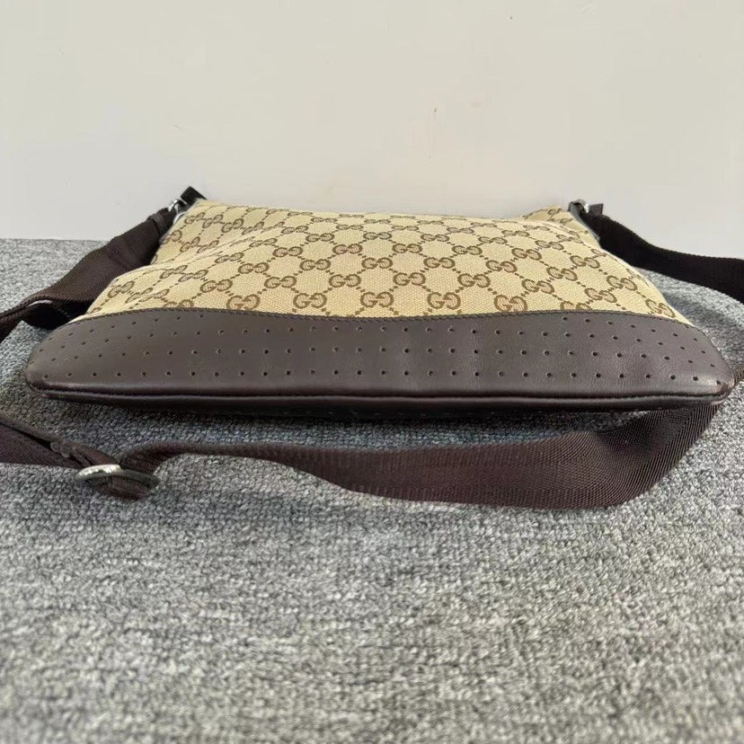 Gucci GG Supreme Canvas Beige Crossbody Bag