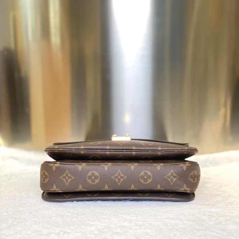 Louis Vuitton Pochette Metis Monogram Crossbody Bag
