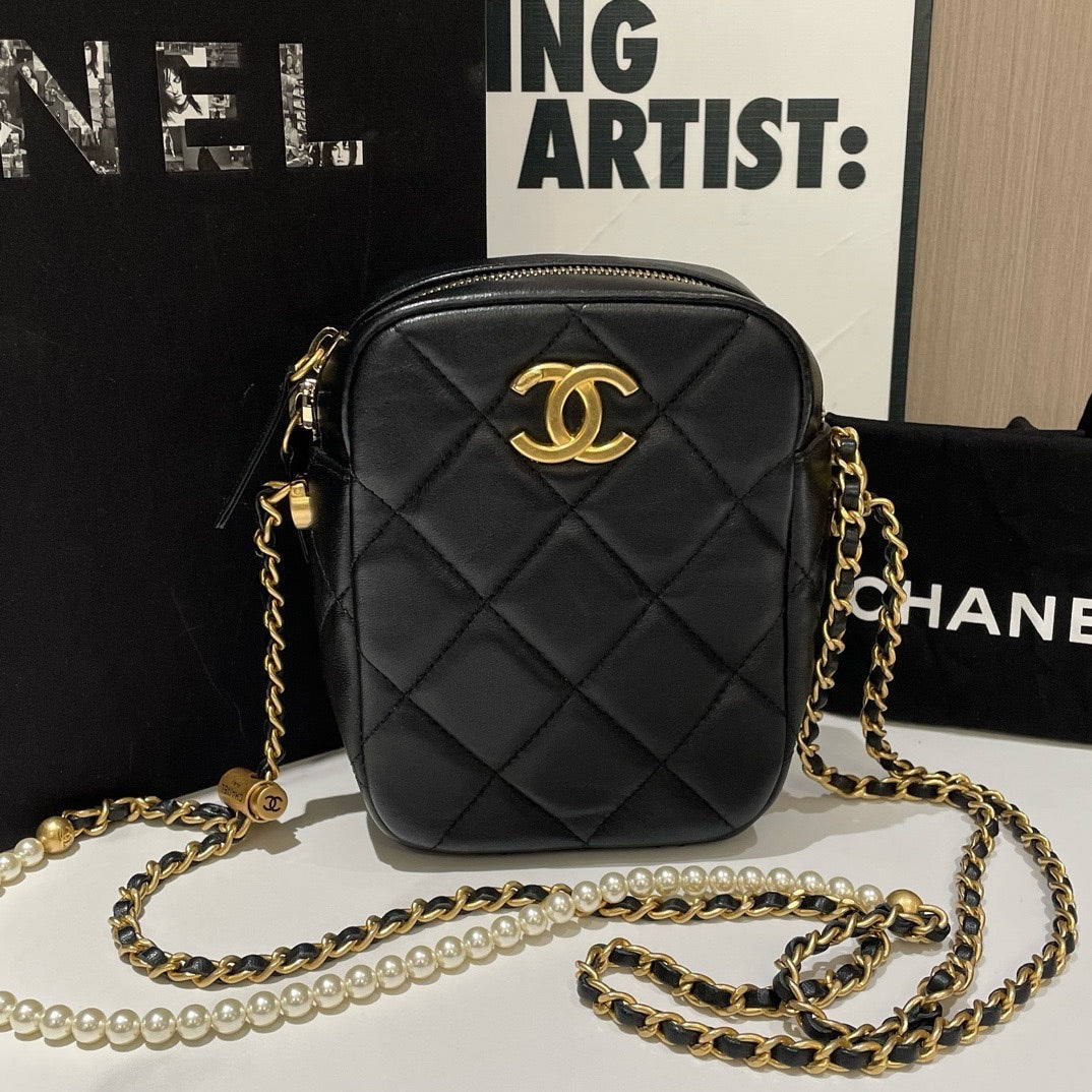 Preloved Chanel Phone Bag Mini Black Leather Crossbody with Microchip #13572