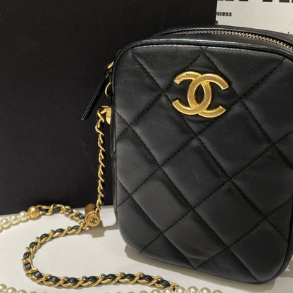 Preloved Chanel Phone Bag Mini Black Leather Crossbody with Microchip #13572
