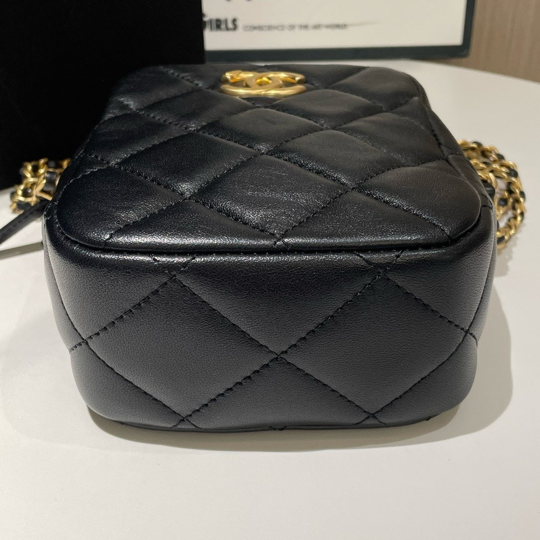 Preloved Chanel Phone Bag Mini Black Leather Crossbody with Microchip #13572