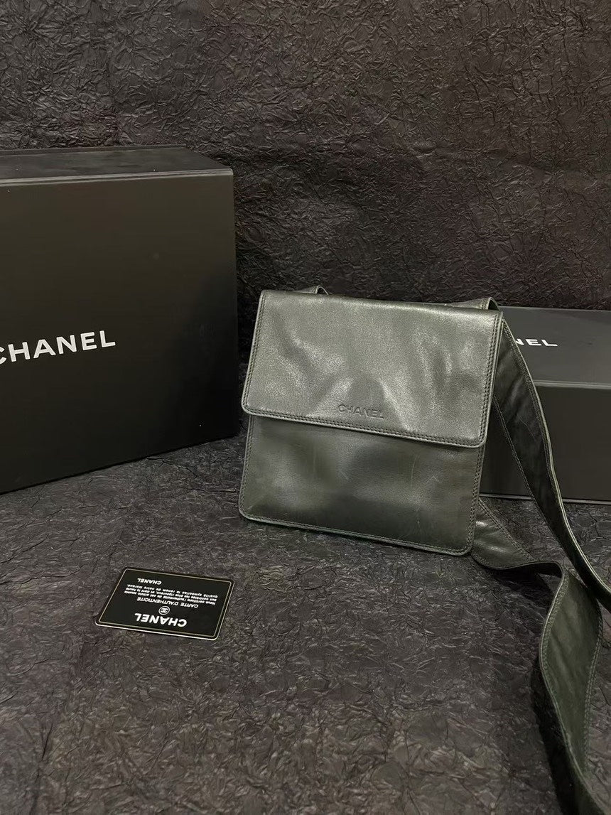 Chanel Vintage Crossbody Bag Black Leather