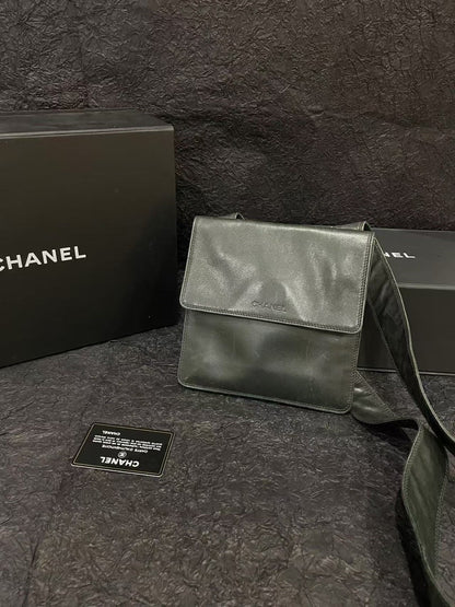 Chanel Vintage Crossbody Bag Black Leather