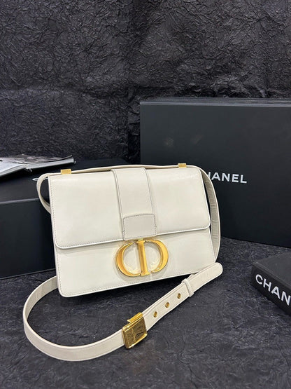 Dior Montaigne White Shoulder Bag - 24Cm X 17Cm Designer Handbag