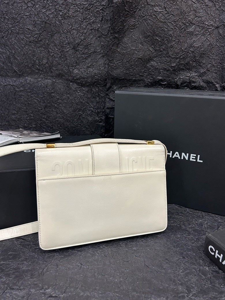 Dior Montaigne White Shoulder Bag - 24Cm X 17Cm Designer Handbag