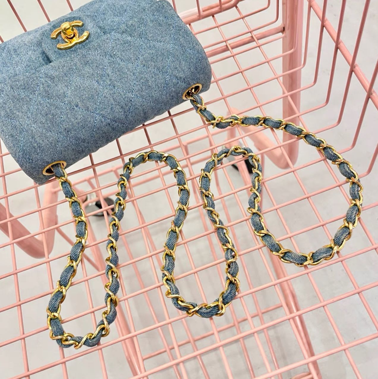 Chanel Luxury Leather Gold Handbag Style 15