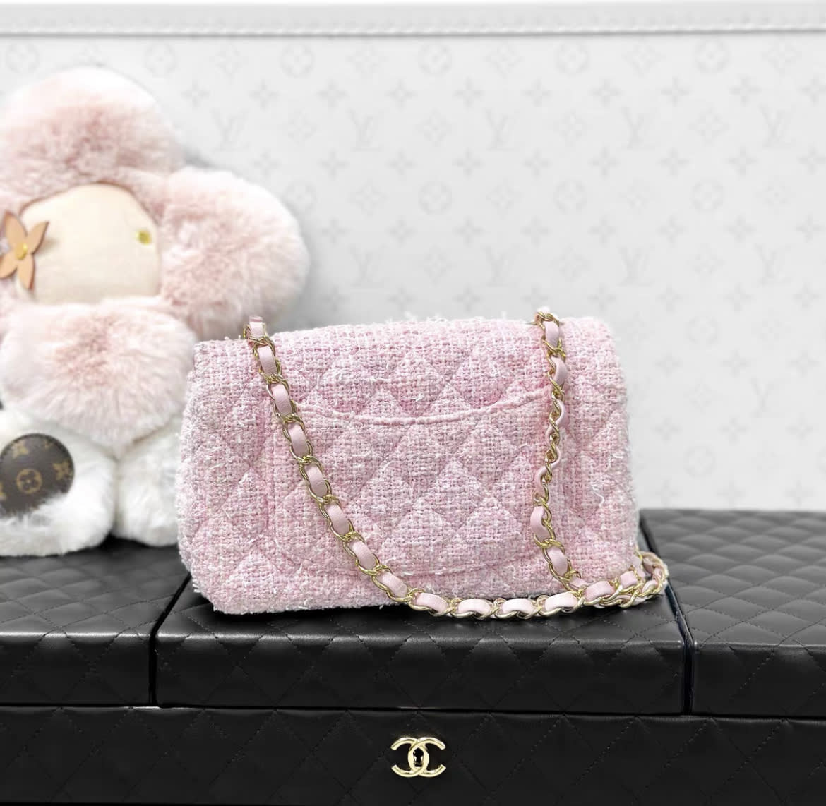 Chanel Luxury Leather Pink Shoulder Bag Pink