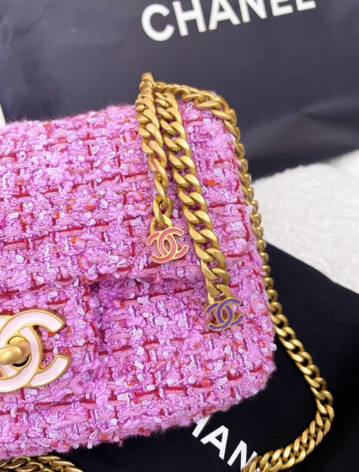 Chanel Chanel 22 Tweed Pink Shoulder Bag