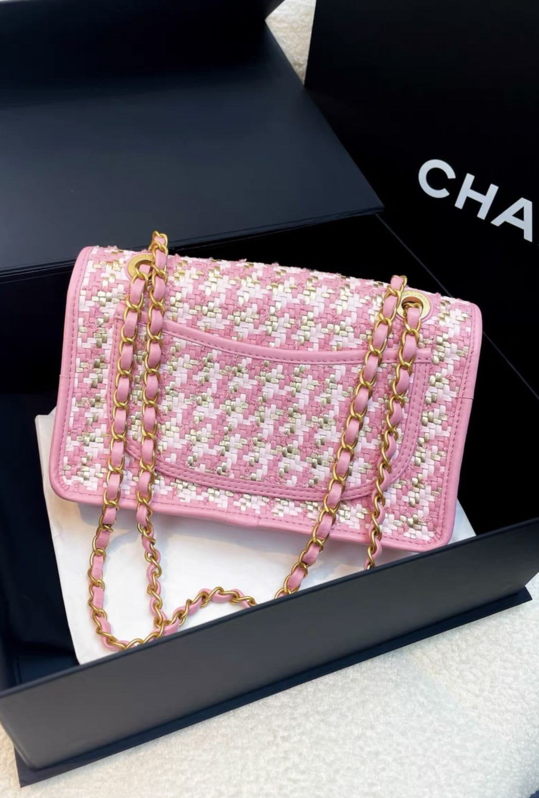 Chanel Luxury Leather Pink Handbag Pink