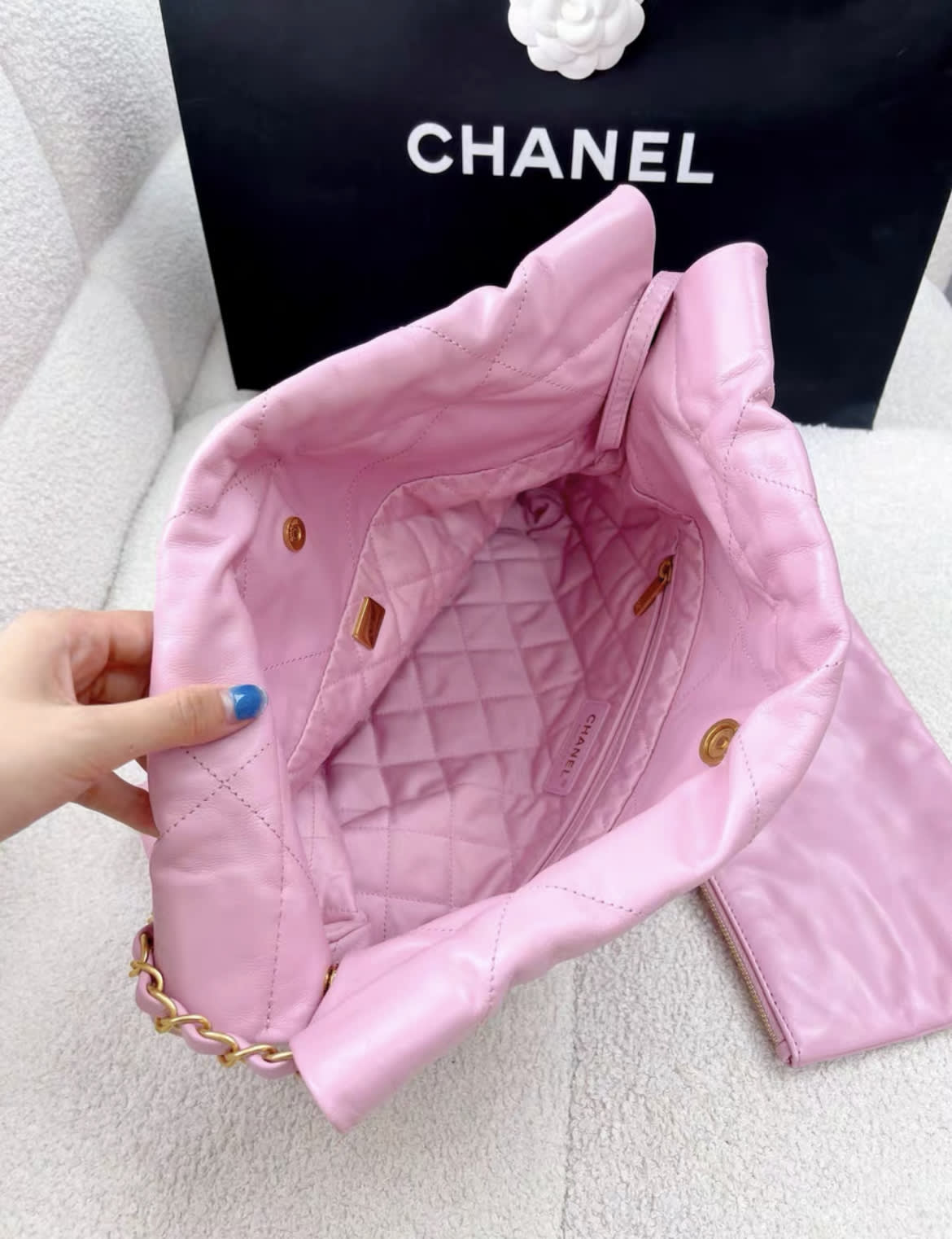 Chanel 22Bag Pink Leather Gold Hardware