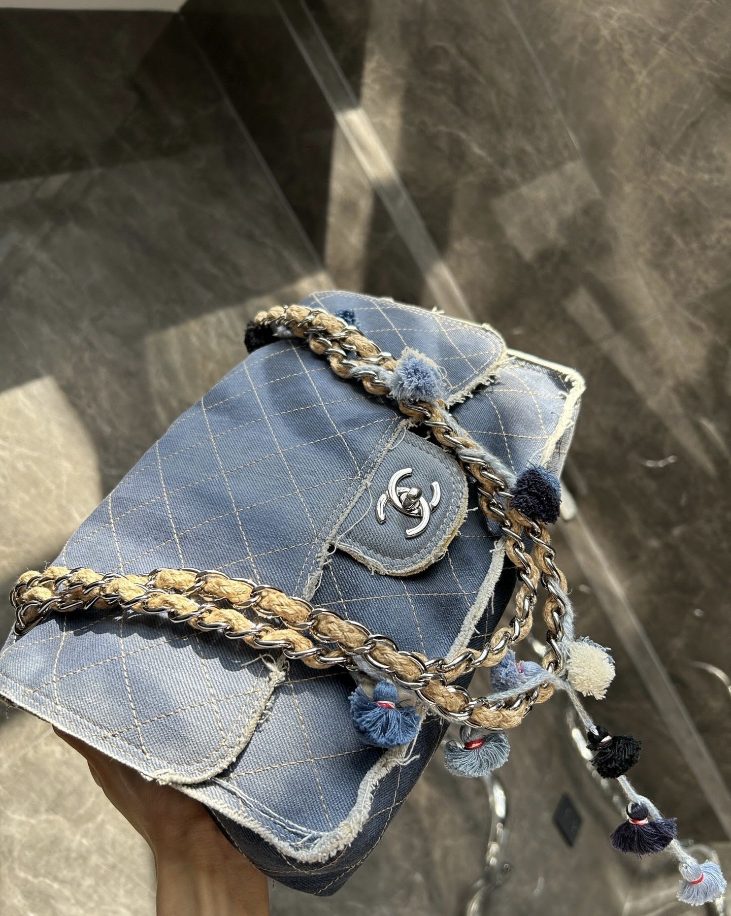 Chanel Luxury Leather Handbag Style 18
