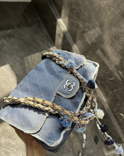 Chanel Luxury Leather Handbag Style 18