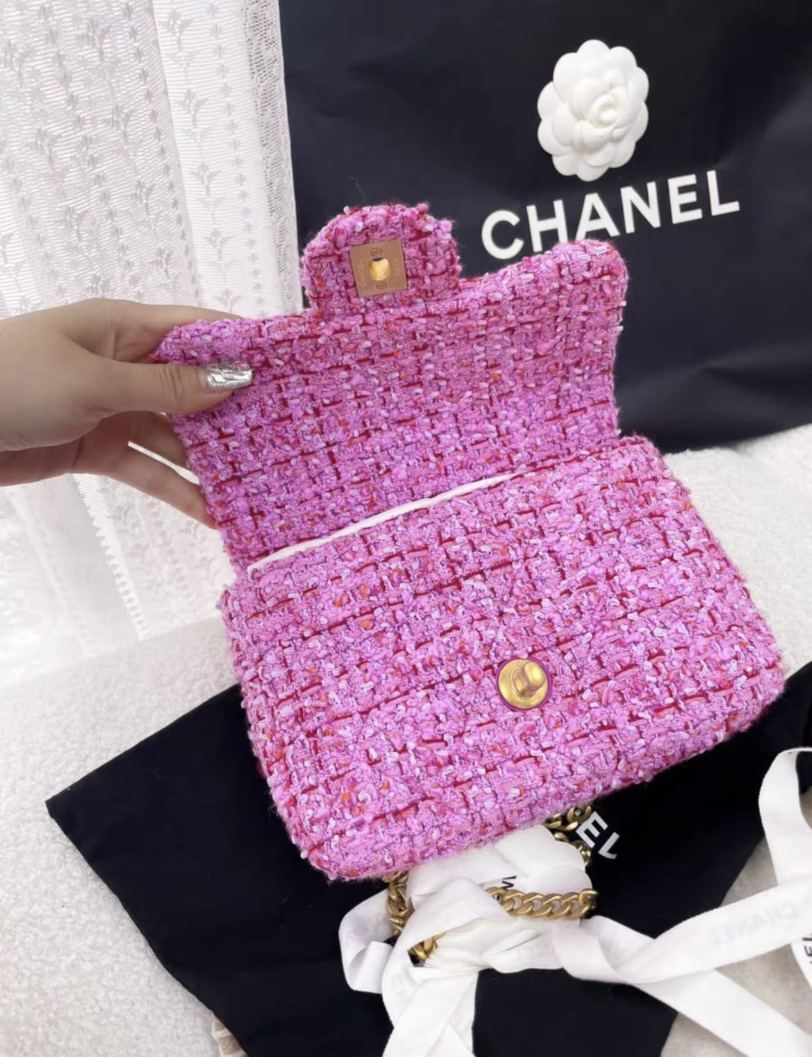 Chanel Chanel 22 Tweed Pink Shoulder Bag