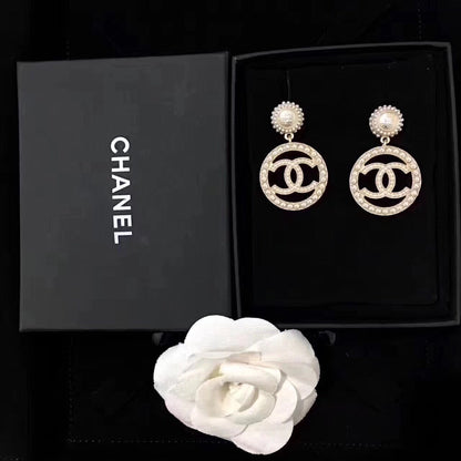 Gold pearl earrings