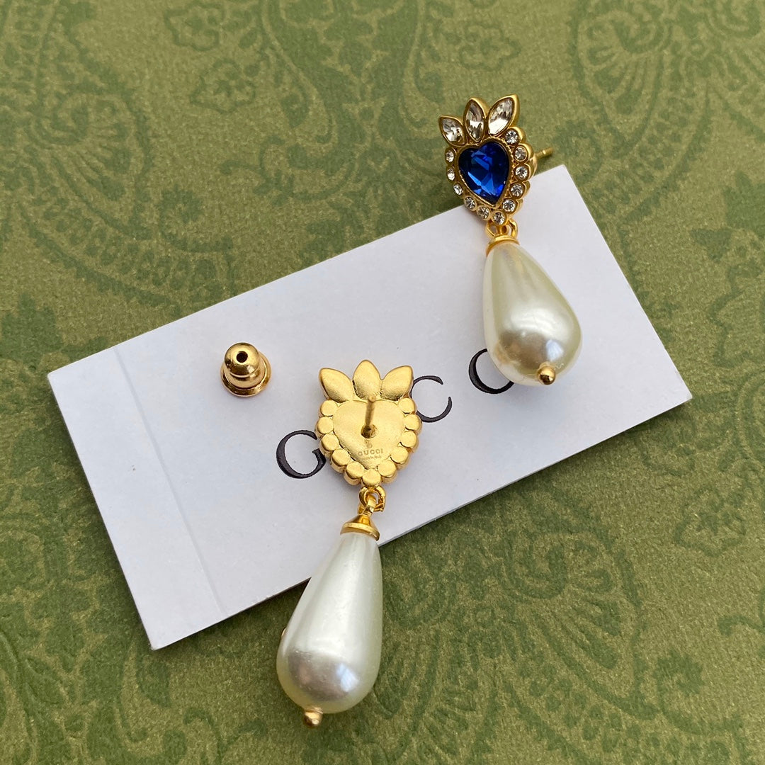 Pearl dangle earrings
