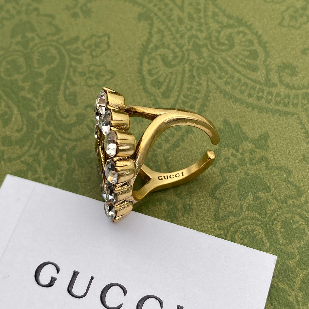 Ring with crystals