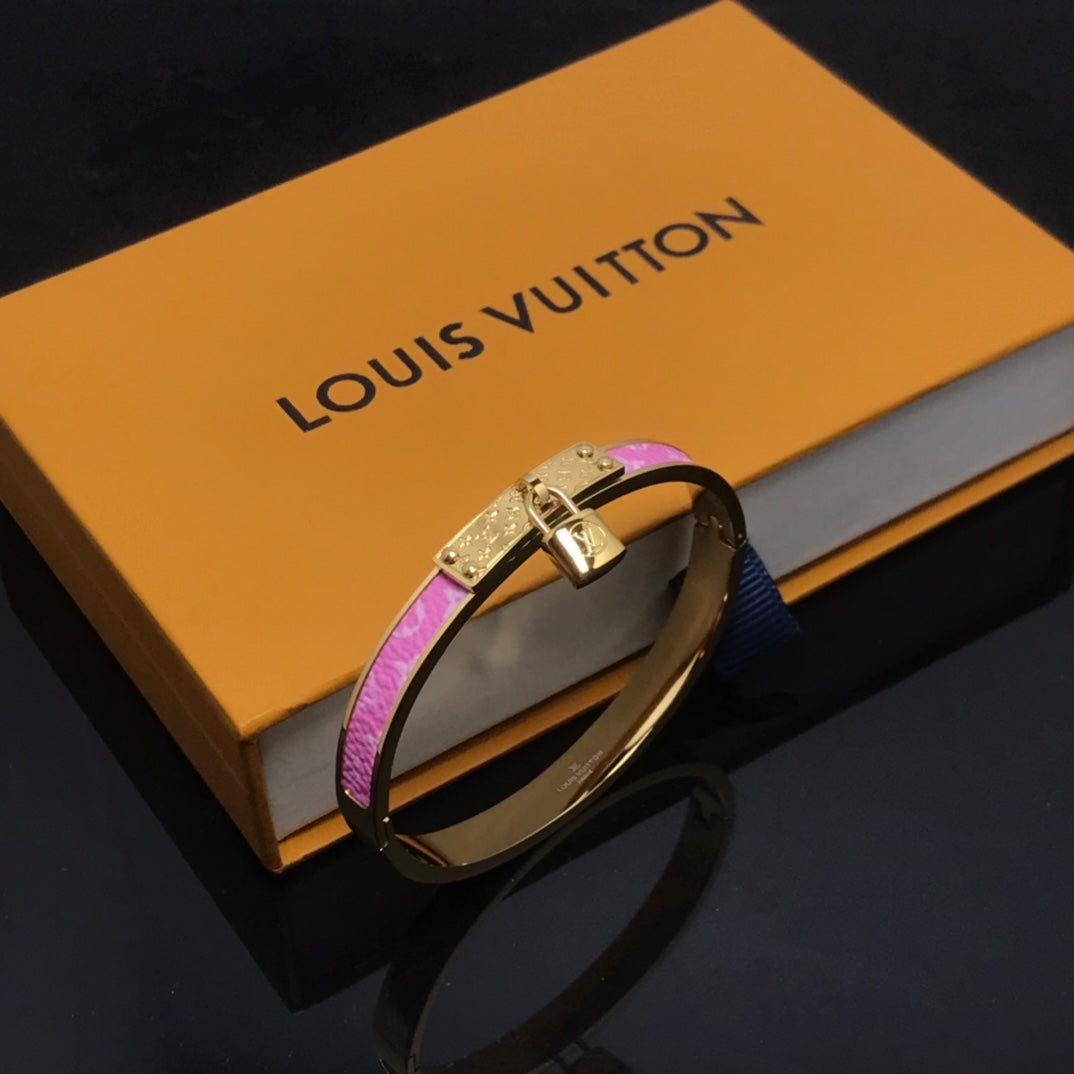 Pink fashion bracelet