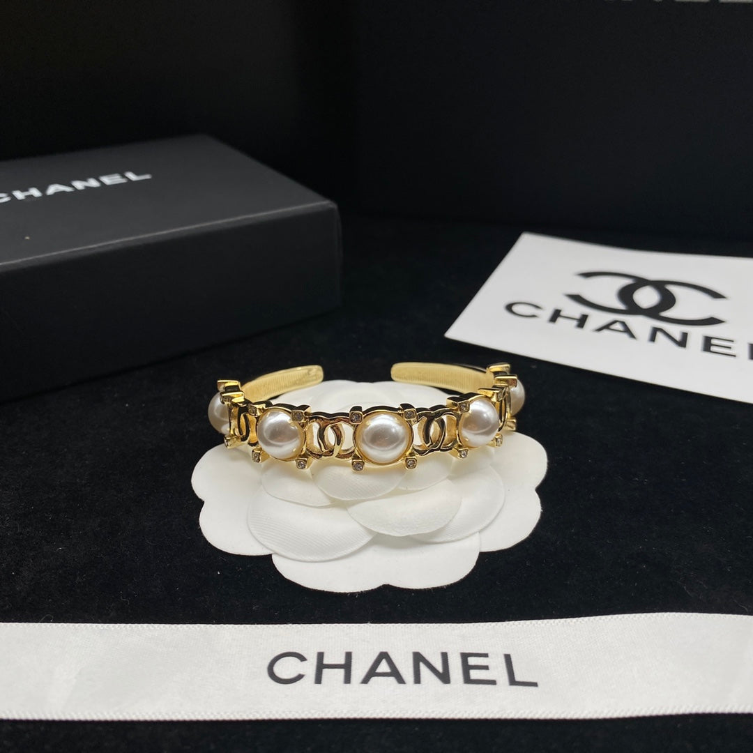 pearl gloden bracelet