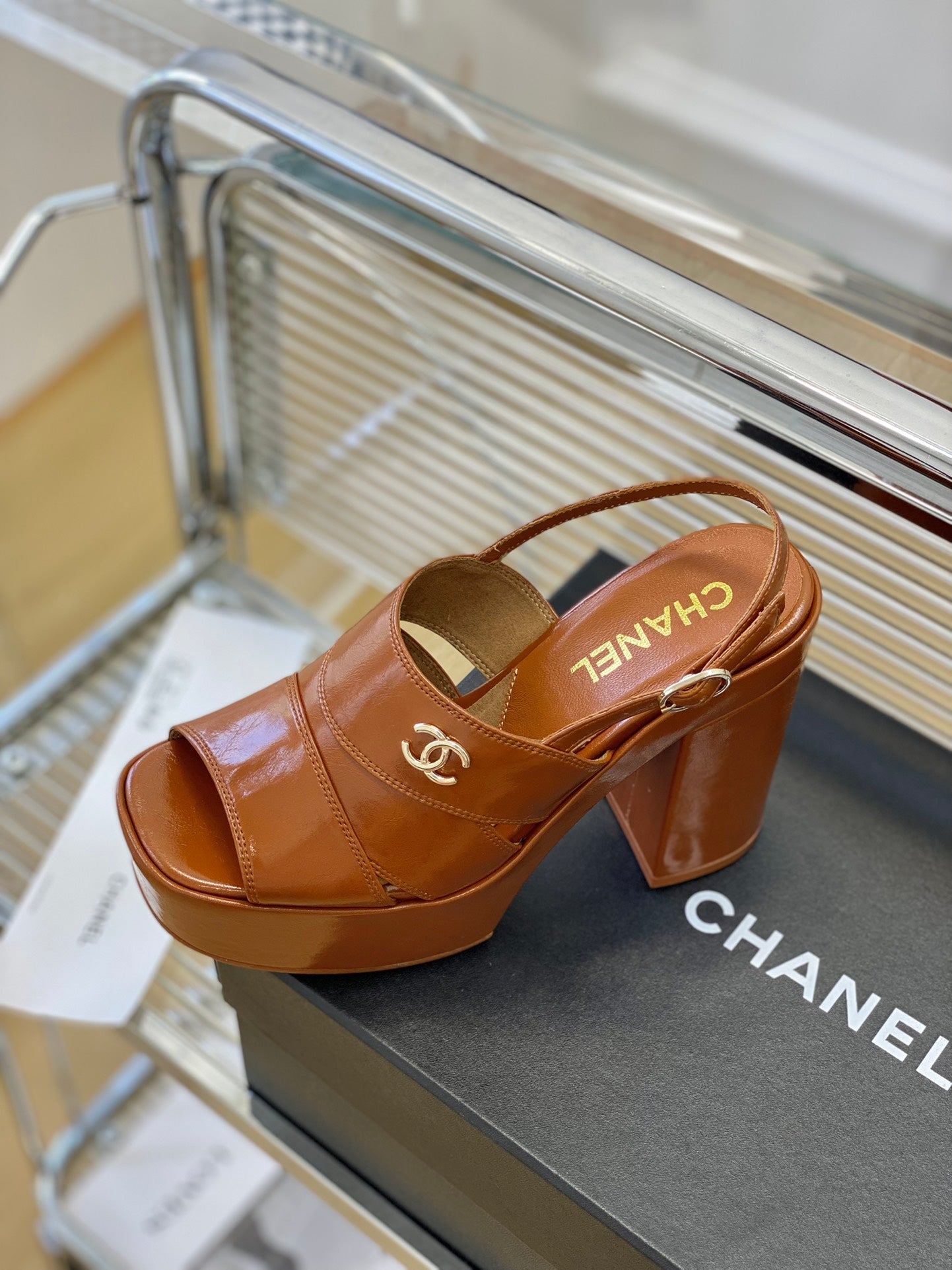 2023 Showcase platform sandals with a platform sole-S51