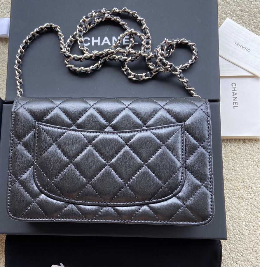 C h a n e l silver :w20×h13×d3.5cm