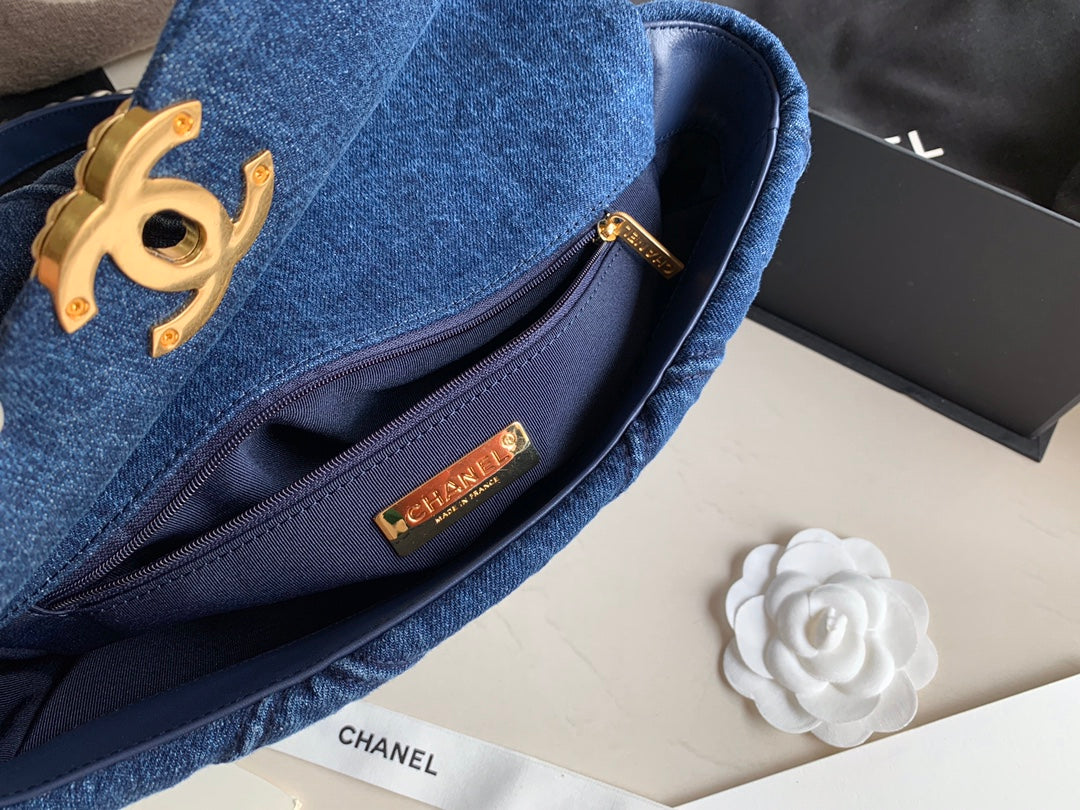 C h a n e l denim 26cm