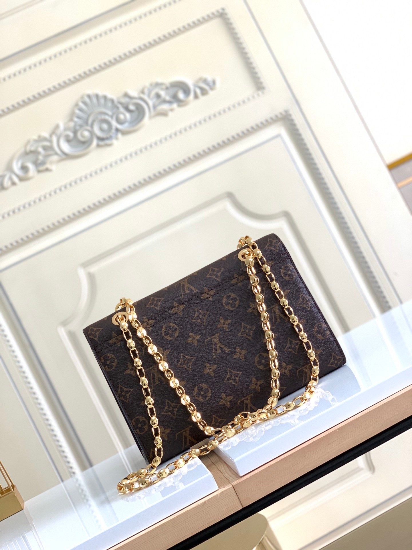 Monogram Lv