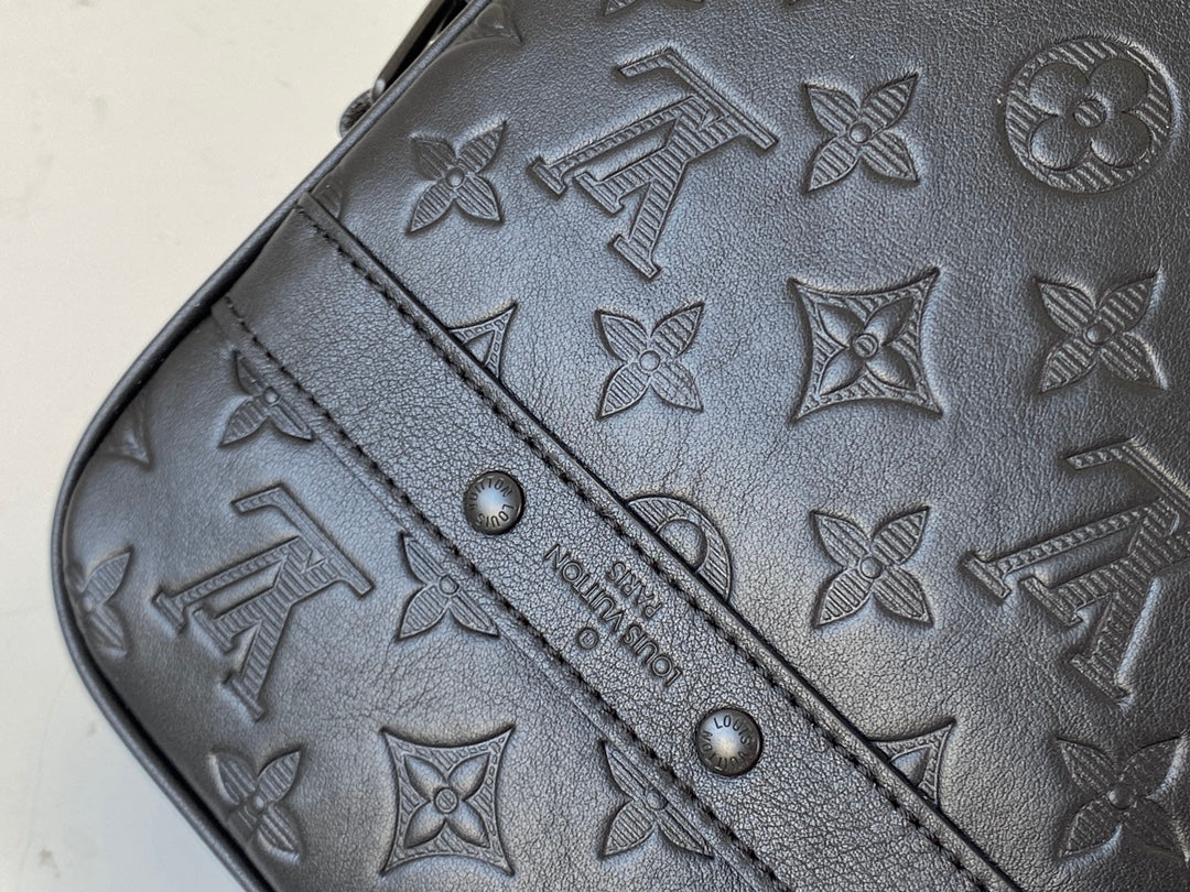 L v pouch 16.0 x 21.0 x 4.5 cm