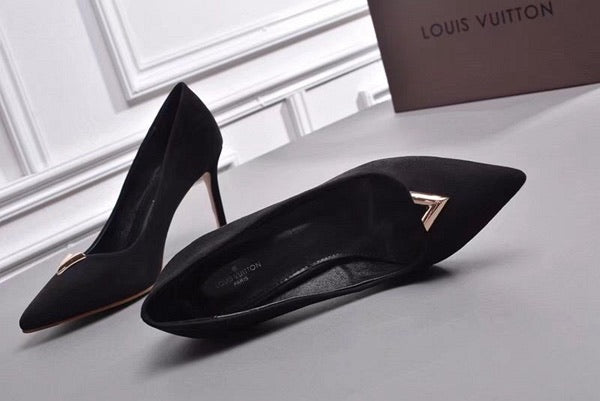 L v x black