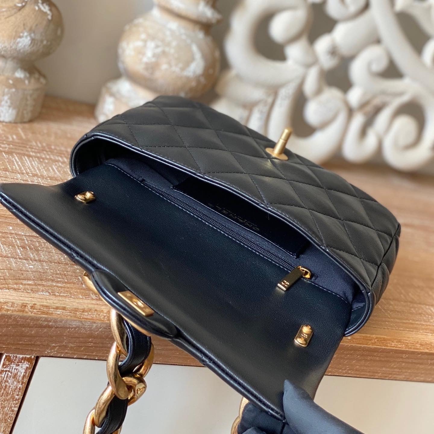 C h a n e l black