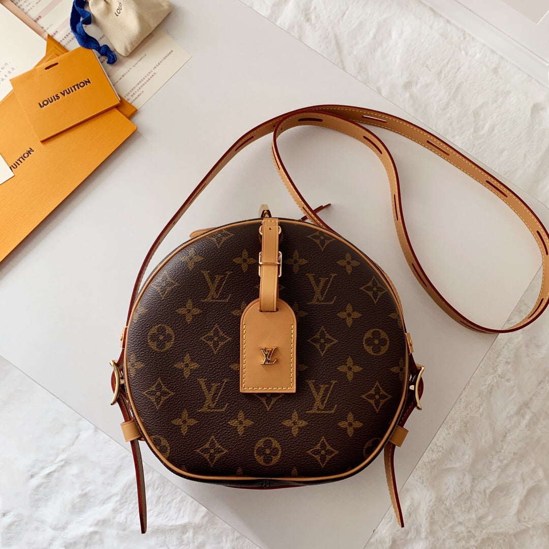 Lv pouch bag