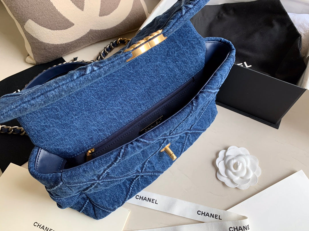 C h a n e l denim 26cm