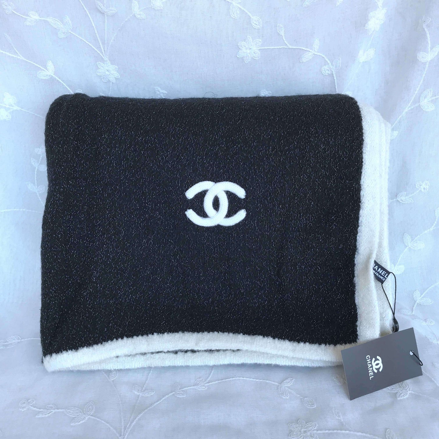 modern stylish b/w scarf