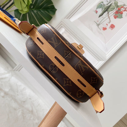 Lv pouch bag
