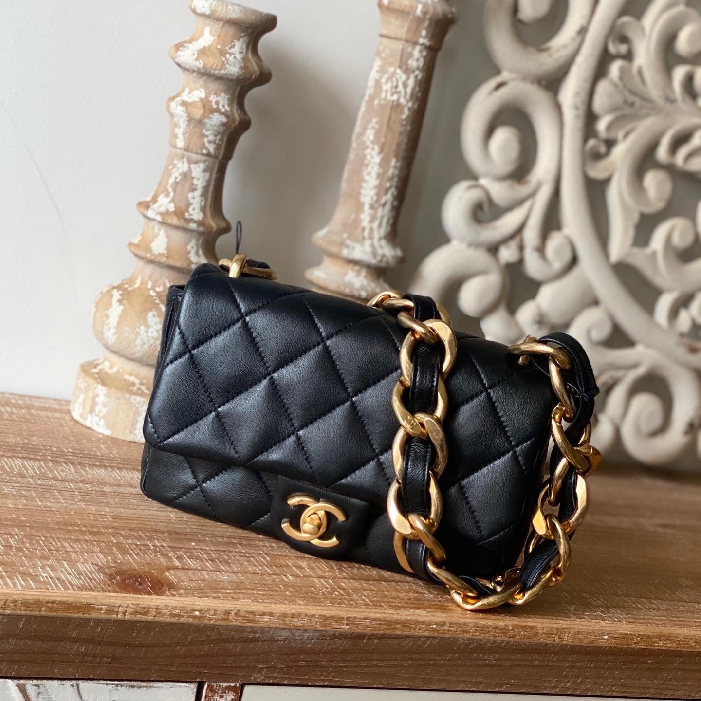 C h a n e l black