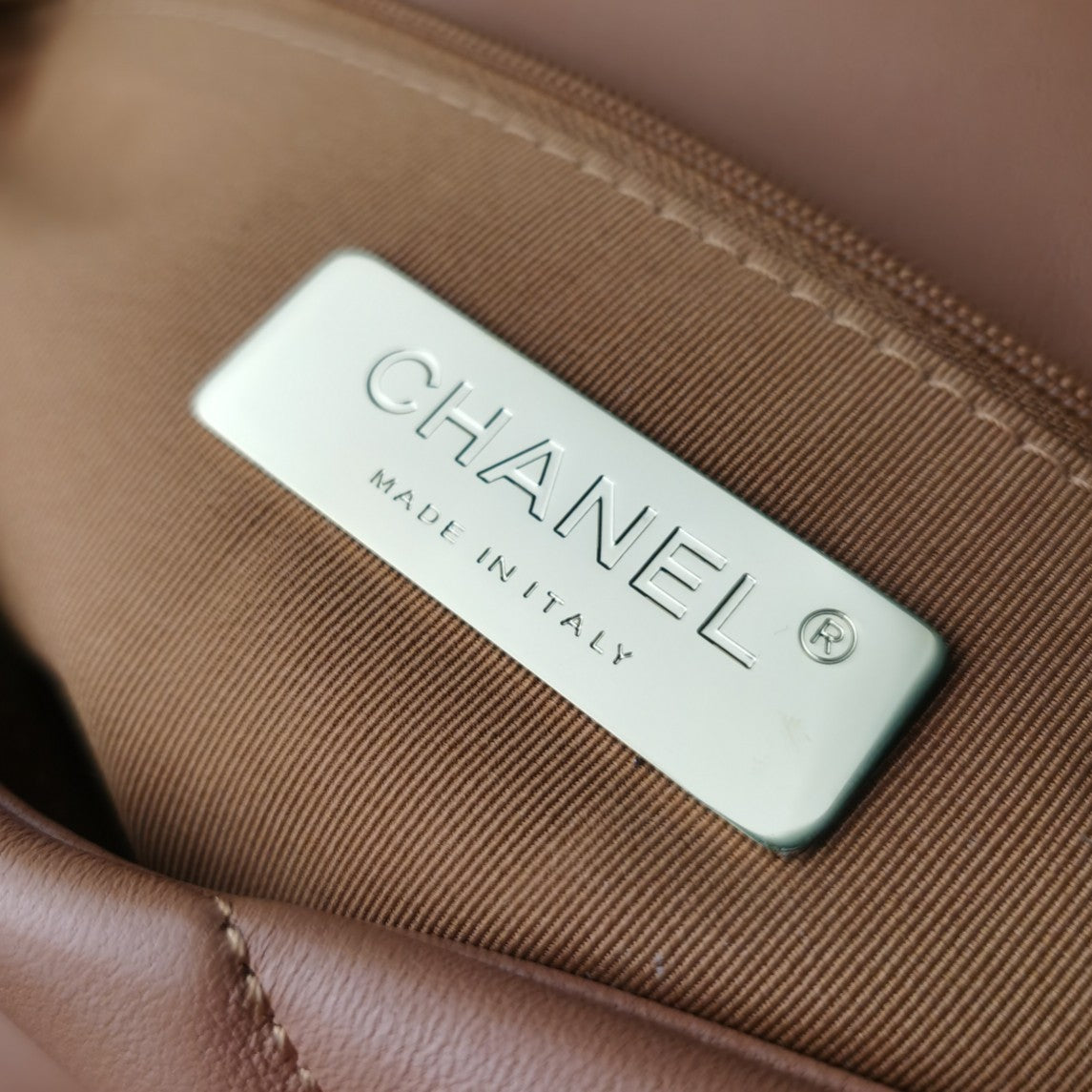 C h a n e l brown 20  30 10(cm)