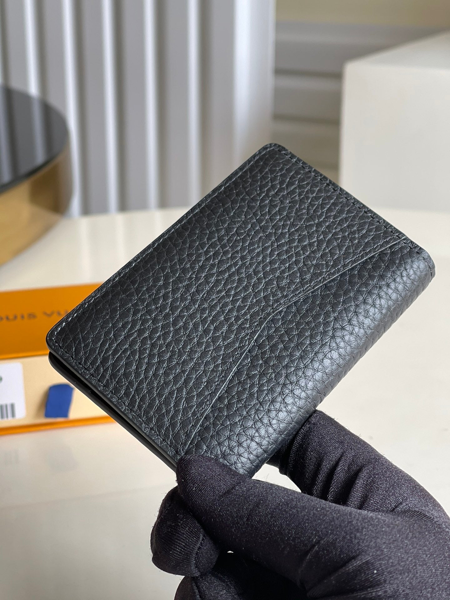 Lv wallet 8 x 11 x 1cm