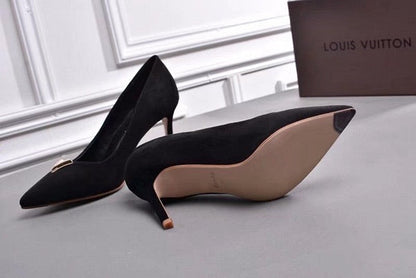 L v x black