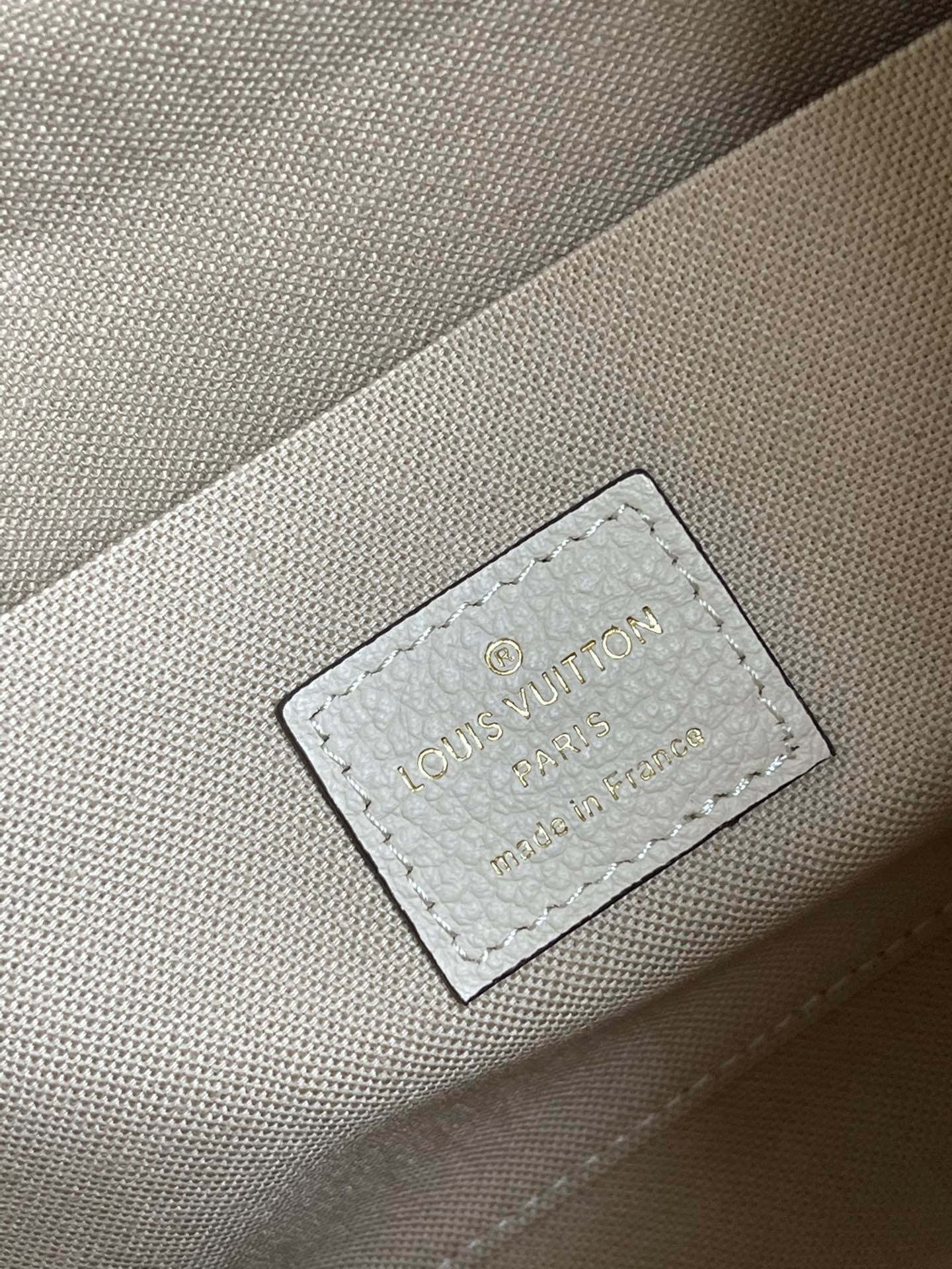 Lv pochette new