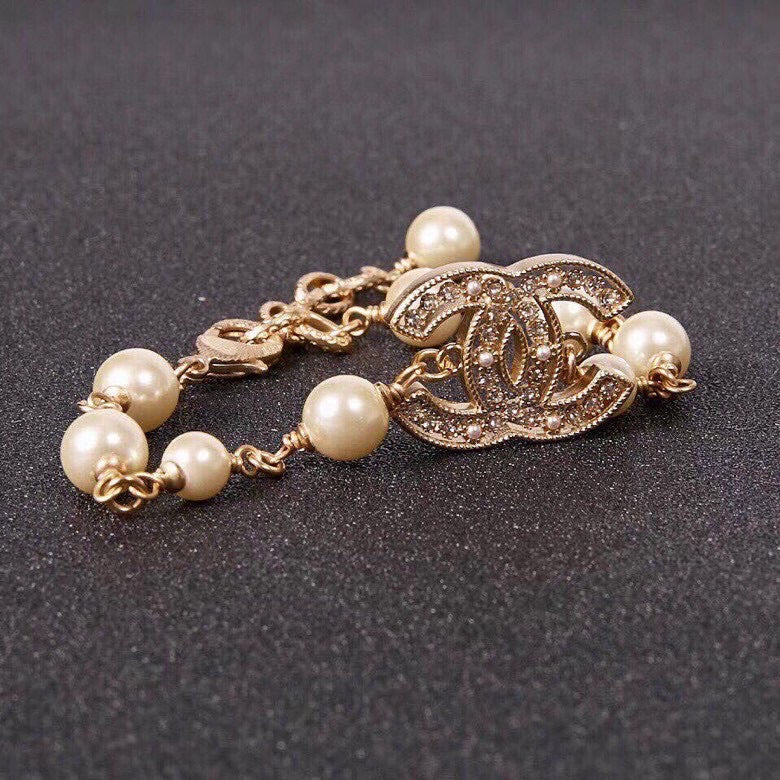 Classic fashion bracelet