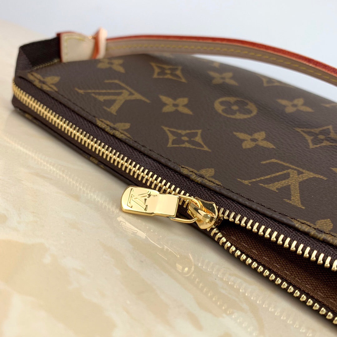 Lv new pouch