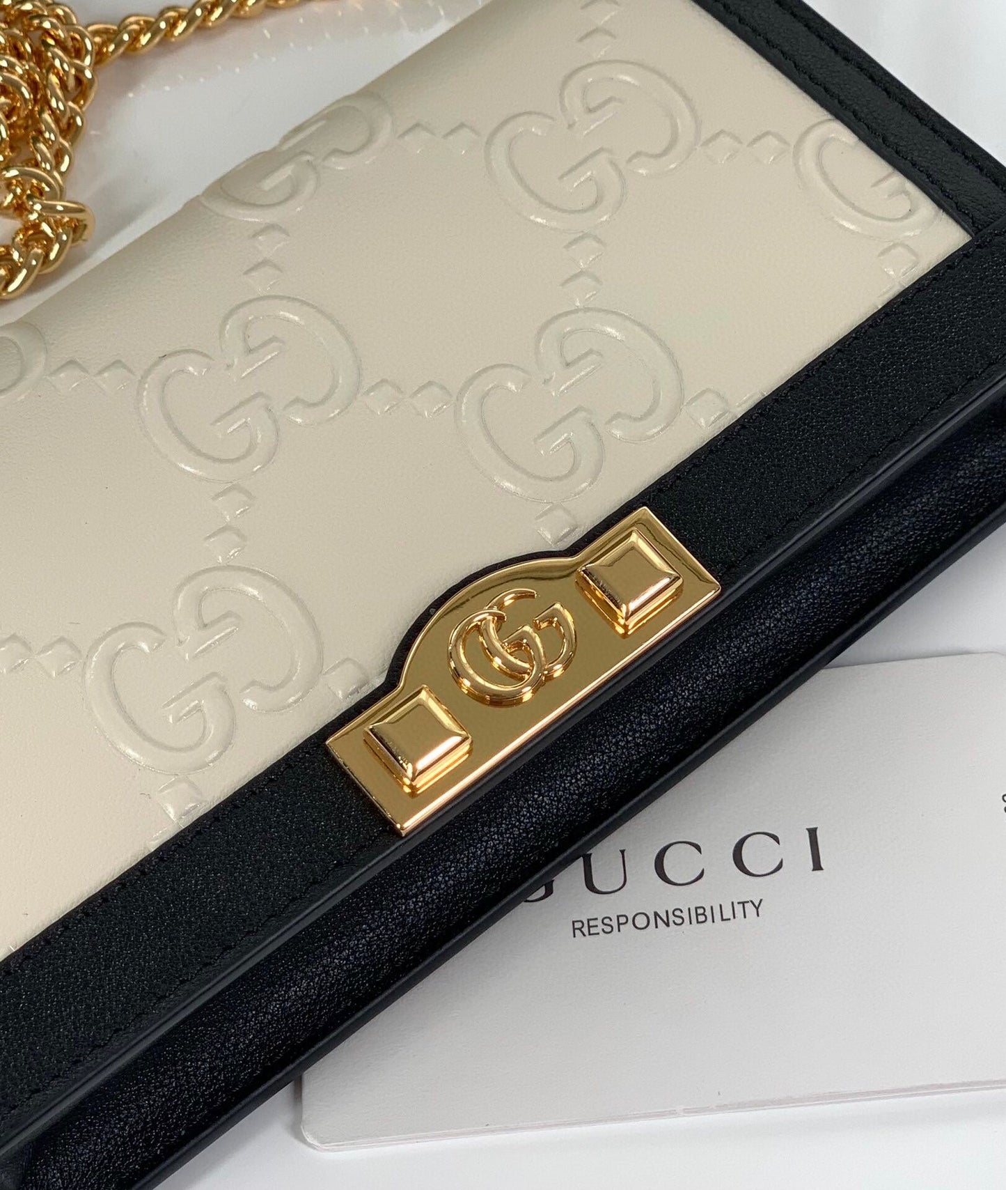 G u c c i white new W19 H10 D4cm