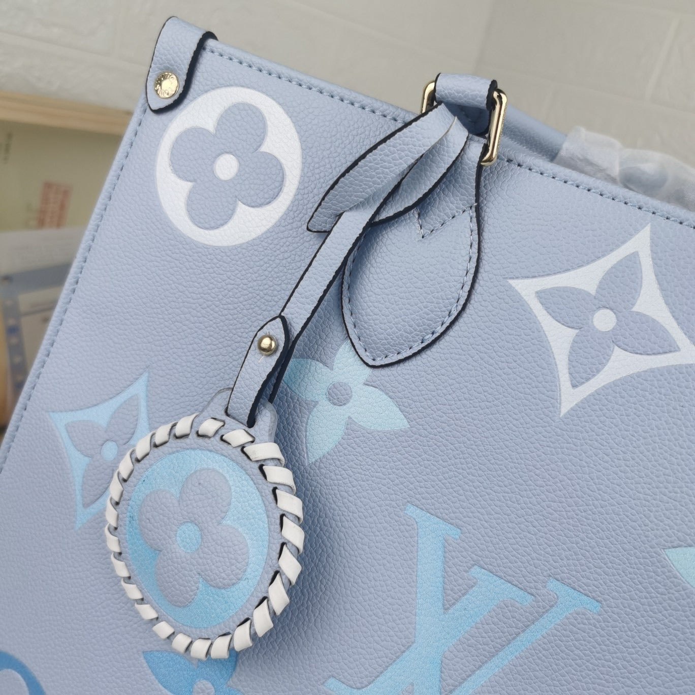 Lv on the go