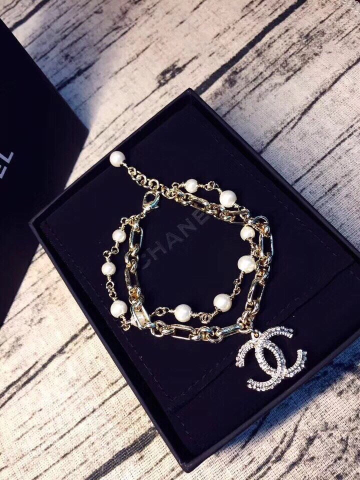 Classic fashion bracelet